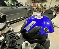 Yamaha r1 track bike