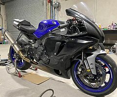 Yamaha r1 track bike