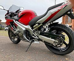 2004 Honda CBR 600 F4i - Image 4/10