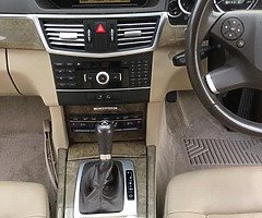 2011 Mercedes-Benz E-Class - Image 4/10