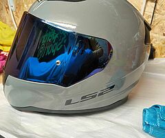Helmet - Image 6/10