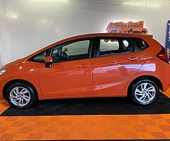 2017 HONDA JAZZ 1.3 SE NAVI I-VTEC ** FULL HONDA HISTORY * BUY FROM HOME TODAY / FREE DELIVERY - Image 4/8