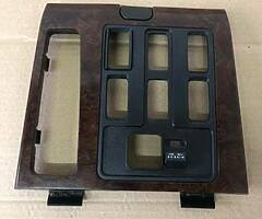 Wanted: Range Rover P38 Walnut centre console and trim pieces. Also sat nav screen.