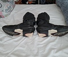 Motorcycle boots telephone 07736107883