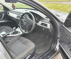 2011 BMW 320 - Image 4/10