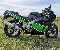1999 Kawasaki ZXR - Image 5/10