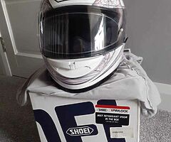 Ladies Shoei helmet, Sidi boots, Frank Thomas leather pants.