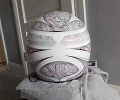 Ladies Shoei helmet, Sidi boots, Frank Thomas leather pants.