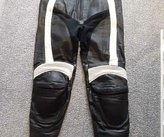 Ladies Shoei helmet, Sidi boots, Frank Thomas leather pants. - Image 6/9