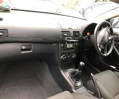 Toyota Avensis with hitch - Image 4/6