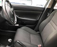Toyota Avensis with hitch - Image 5/6