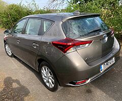 Toyota Auris Hybrid