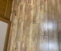 Oak effect laminate flooring. Approx 35 m2.