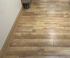Oak effect laminate flooring. Approx 35 m2.