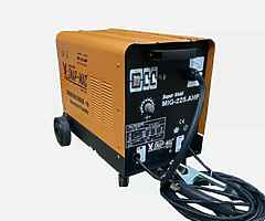 Brand new gas/gasless 225 amp mig welders free delivery. - Image 7/10