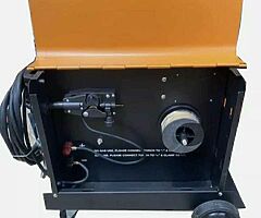 Brand new gas/gasless 225 amp mig welders free delivery. - Image 9/10