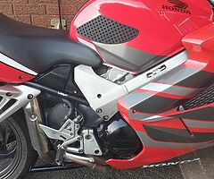 2004 Honda VFR - Image 3/7
