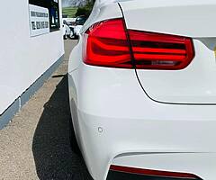 2018 BMW Series 3 - Image 8/10