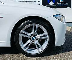 2018 BMW Series 3 - Image 9/10