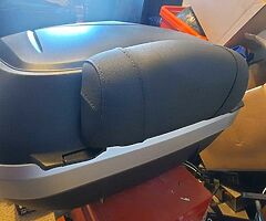 Givi V47 carbon top box
