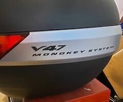Givi V47 carbon top box