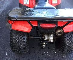 Honda farm quad for sale 250cc 2009 but can talk on price needs one back tyre as it is bad