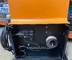 Brand new gas/gasless 225 amp mig welders free delivery.