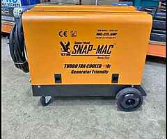 Brand new gas/gasless 225 amp mig welders free delivery. - Image 5/10