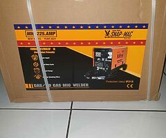 Brand new gas/gasless 225 amp mig welders free delivery. - Image 8/10