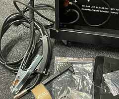 Brand new gas/gasless 225 amp mig welders free delivery. - Image 9/10