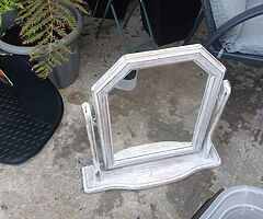 Pictures/clothing/furniture - Image 4/9