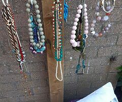 Pictures/clothing/furniture - Image 9/9