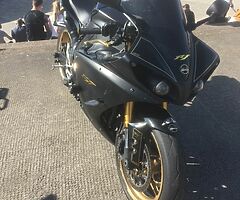 2010 r1 yamaha black and gold - Image 9/10