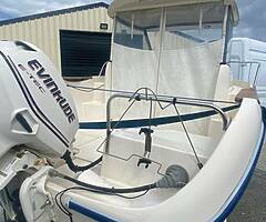 2010 pilot house boat 4.85 - Image 4/8