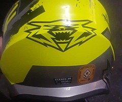 BRAND NEW HELMET - Image 4/5