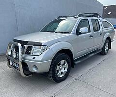 2007 Nissan Navara 5 seater crew cab Tax 333e only .Valid doe 2/2022.Excellent condition.Automatic - Image 3/8