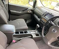 2007 Nissan Navara 5 seater crew cab Tax 333e only .Valid doe 2/2022.Excellent condition.Automatic - Image 6/8