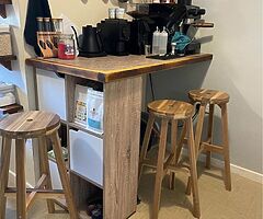 Breakfast bar with storage & 3 stools