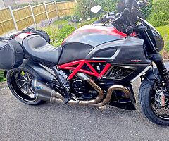 DUCATI DIAVEL CARBON 2011