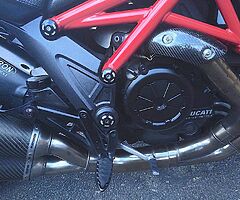 DUCATI DIAVEL CARBON 2011