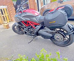 DUCATI DIAVEL CARBON 2011