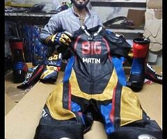 Customized suit included boots gloves complete set with original quality in best price of 400£ - Image 5/10