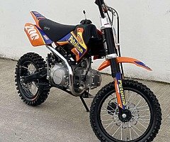 Stomp 125cc pitbike