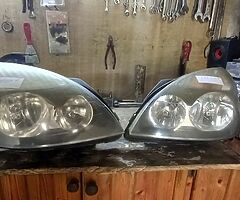 Renault clio 2006 Pass/side and driver/side headlights