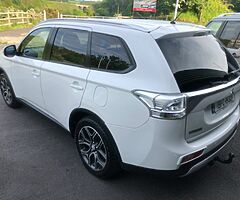 2015 Mitsubishi Outlander 2.2 DID 4WD 7 Seater - Image 4/10