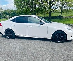 Lexus IS 300h - Image 4/4