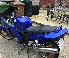 2002 Honda CBR - Image 3/10