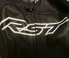 RST tractech evo 3 leathers...
Brand new..