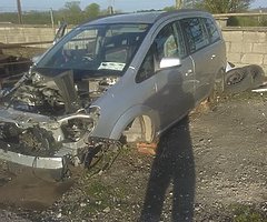 06/11 Opel zafira/ avensis breaking