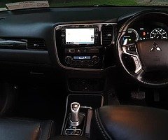 2016 MITSUBISHI OUTLANDER GX4 HYBRID - Image 9/10